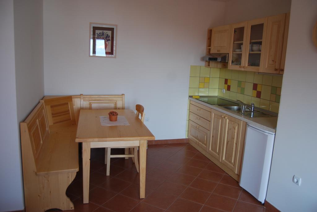 Apartments Organic Tourist Farm Jeglijenk Šentjanž pri Dravogradu Szoba fotó
