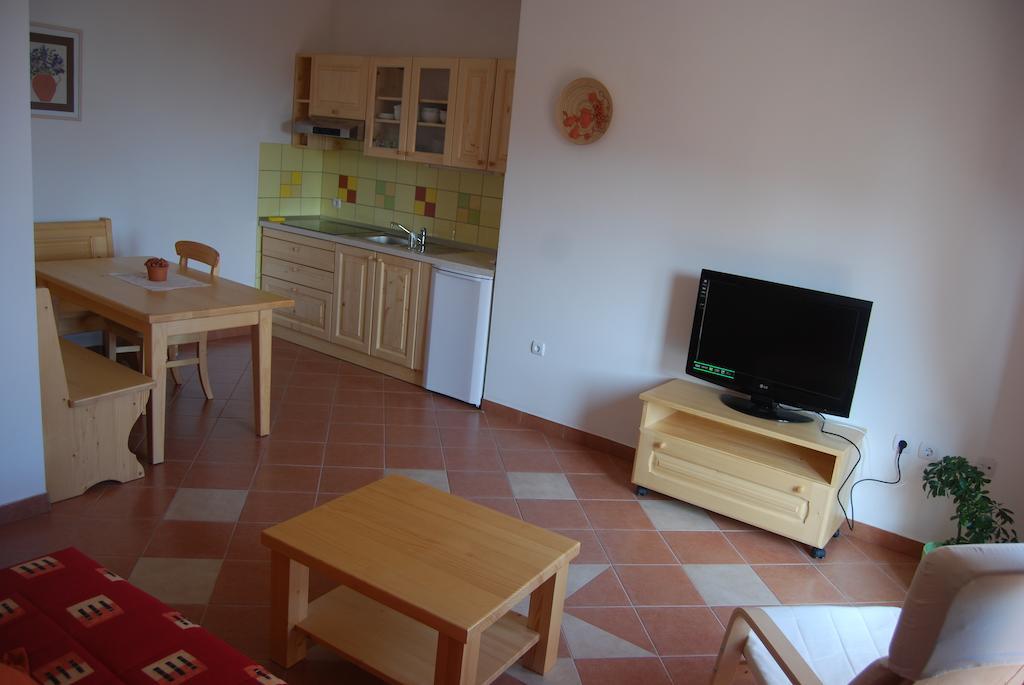 Apartments Organic Tourist Farm Jeglijenk Šentjanž pri Dravogradu Szoba fotó